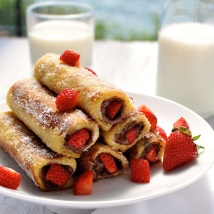 Strawberry french toast roll ups
